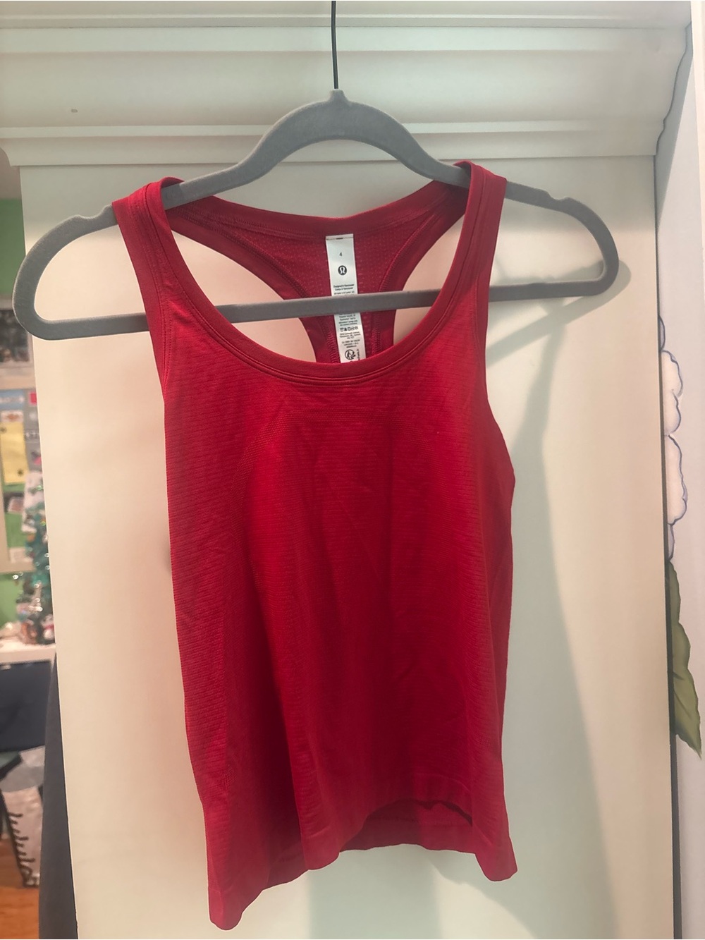 Dark red Swiftly Tank